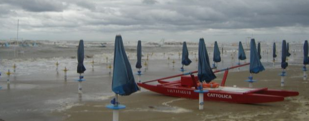 Liberalizzazioni, dopo i taxi tocca alle spiagge Il no dei bagnini: “Deroghe alla legge europea”