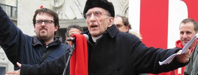 Genova, il cardinal Bagnasco incoraggia il Pdl. Ma i preti di strada sono con Doria