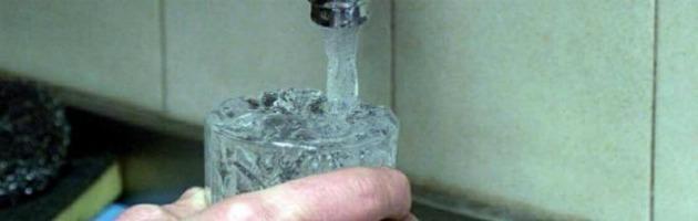 La denuncia dell’Isde: “Acqua contaminata potabile per decreto”