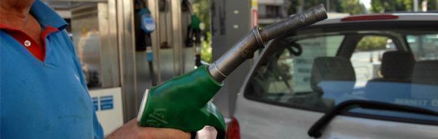 Inflazione, prezzi salgono dell’1,2%. Benzina, aumenti a catena dopo Eni
