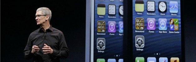 iPhone 5, il nuovo telefono stenta e Apple cala in borsa. È finita la magia?