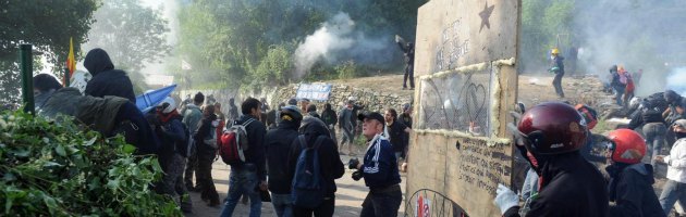 Tav, file polizia: “Oltre 4000 i lacrimogeni usati contro manifestanti il 3 luglio 2011″