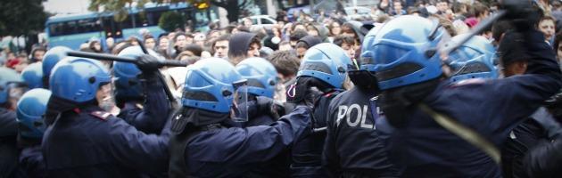L’Europa in piazza contro l’austerity. Torino: poliziotto gravemente ferito