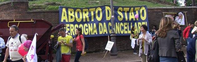 A Roma sfila la ‘Marcia per la vita’, il Papa: “Garantire protezione giuridica embrione”