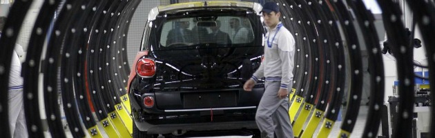 Fiat: Serbia, operaio frustrato per la paga da 306 euro danneggia 31 500L