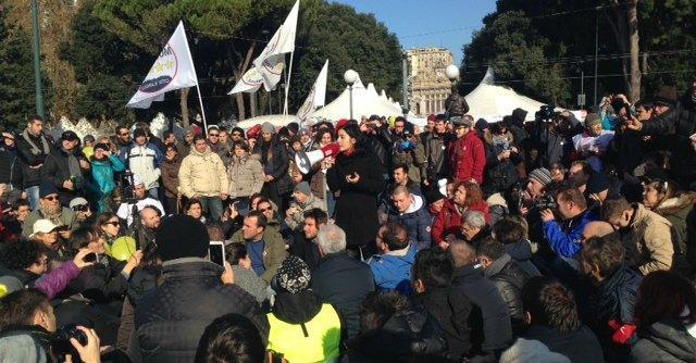 V day Genova, Grillo: “Abbiamo tolto finta sacralità a Parlamento”
