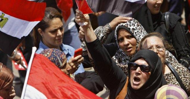 Egitto, attacco alla polizia. Il premier: “Fratelli musulmani sono terroristi”