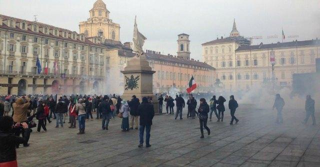 Sciopero Forconi, a Torino molotov contro il Palazzo della Regione