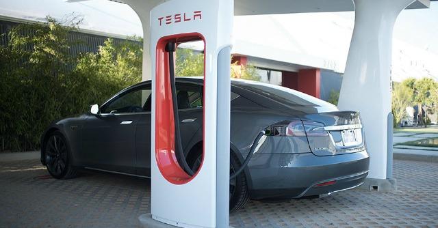 Tesla-supercharger