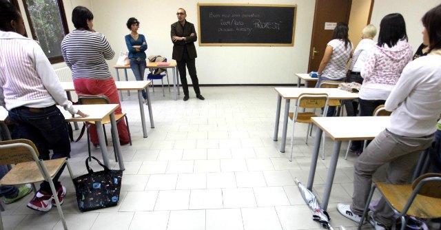 Scuola, governo in ritirata: “Gli insegnanti non dovranno restituire i 150 euro”