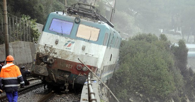 Treno deragliato Liguria