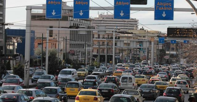 Crisi greca, la mossa disperata di Atene: una tassa sui chilometri percorsi in auto