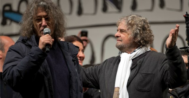 Riforme, Grillo e Casaleggio firmano appello Zagrebelsky: “Svolta autoritaria”