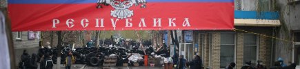 Ucraina, premier: "Putin rivuole l'Urss" Filorussi: "Rilascio osservatori Osce in cambio di nostri militanti". "Terroristi" 