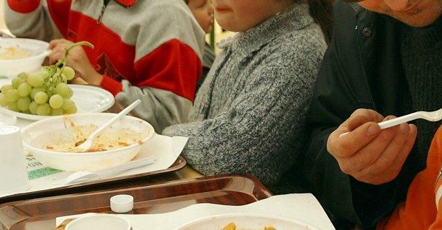 Pomezia, doppio menù per materne ed elementari: il dolce solo a chi paga di più