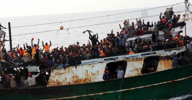 Immigrazione, ancora sbarchi in Sicilia: a Pozzallo nave con tre morti a bordo