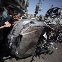 Palestinesi in assalto nelle piazze