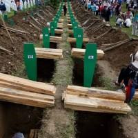 Domenica sono state sepolte le ultime 175 vittime identificate