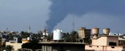 Libia nel caos, razzo su deposito benzina a Tripoli. 'Vigili del fuoco abbandonano' 