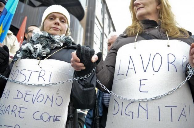 Manifestazione sotto la sede della Regione Lazio dei lavoratori licenziati Rsa