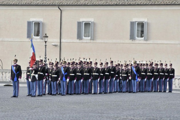 Giornata delle Forze Armate, cambio della guardia e banda musicale dei Carabinieri al Quirinale