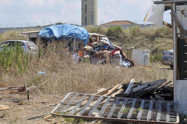 Roma, nomadi serbi non vogliono tornare nell'area autorizzata sulla Pontina