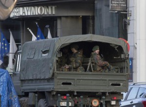 Belgio raffora sicurezza, militari a protezione siti sensibili
