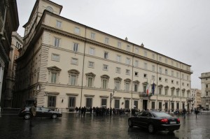 Berlusconi arriva a Palazzo Chigi per incontrare Renzi