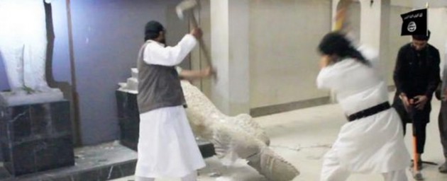 Isis distrugge statue Mosul 675