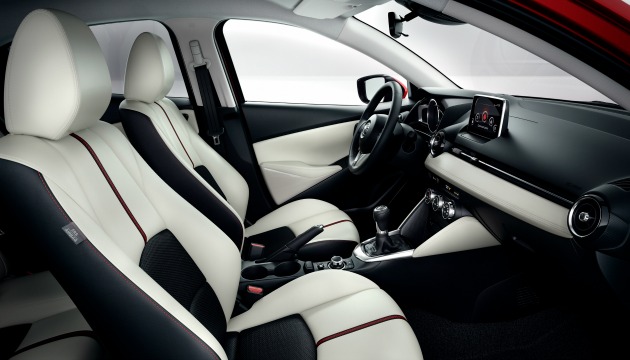 Mazda2_2015_interior