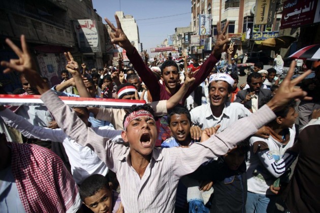 Anti-Houthi protesters shout slogans against the dissolution of Yemen's parliament and the takeover by the armed Shi'ite Muslim Houthi group, during a rally in the southwestern city of Taiz