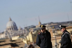 Roma, controlli di sicurezza nei punti sensibili