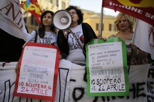 Sit-in degli insegnanti in Piazza Montecitorio contro la riforma della scuola del Governo Renzi