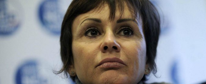 Simona Vicari si difende sul Corriere: “Ci sono ministri che hanno preso non uno, ma tre Rolex e sono ancora in carica”