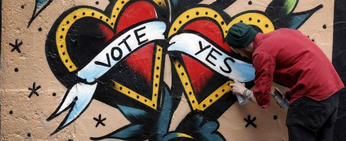 Nozze gay, l’Irlanda dice “sì”. Il ministro: “Una valanga a Dublino, sono fiero”