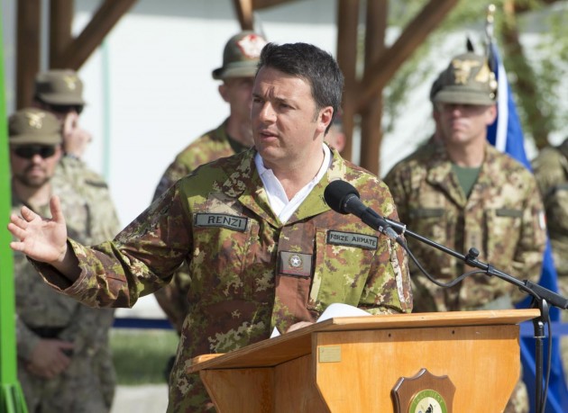 Matteo Renzi visita i militari italiani in Afghanistan