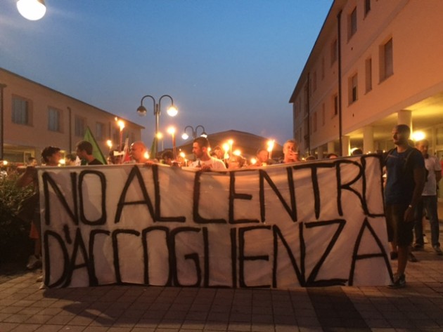 Corteo contro centro di accoglienza migranti a Parma
