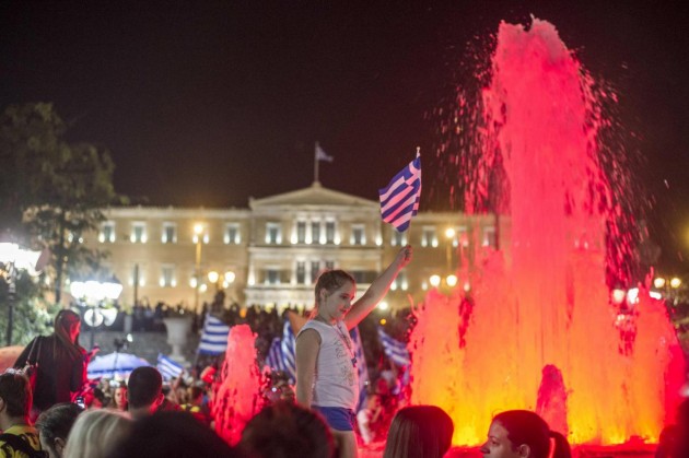 Atene, piazza Syntagma si riempie in attesa dei risultati del referendum