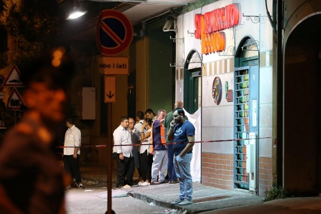 Napoli, rapina in supermercato: un morto