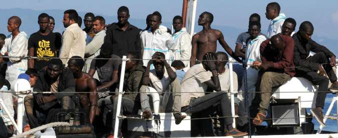 Migranti, “gli sbarchi a Lampedusa c’erano anche con Berlusconi. Parliamo di emergenza perché siamo impreparati”