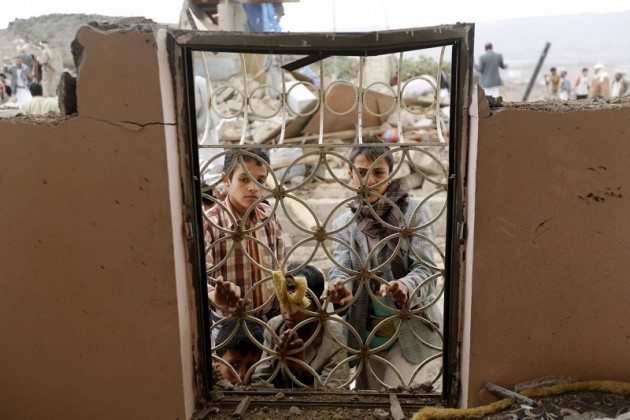 Yemen, i danni di un attacco aereo saudita a Sanaa