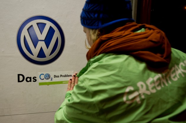 Volkswagen "CO2 Das Problem" sticker action Volkswagen "CO2 Das Problem" Aufkleber Aktion