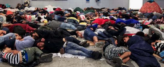 Migranti stazione Budapest 675