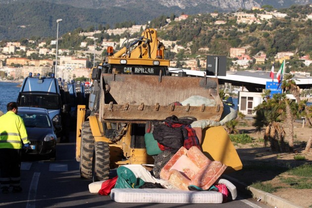 Distrutto il villaggio di migranti situato a Ventimiglia al confine con la Francia