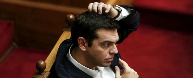 Evasione fiscale, le banche greche propongono una tassa sui prelievi bancomat per disincentivare il contante