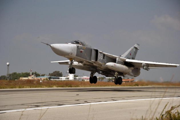 Aereo militare russo abbattuto da jet turchi in Siria