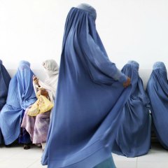 donne burqa 240