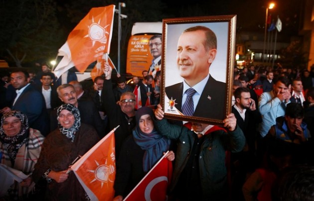Elezioni in Turchia, trionfa Erdogan: scontri tra polizia e curdi