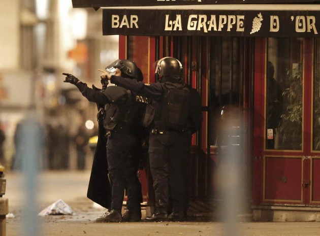 Attacchi Parigi, blitz a Saint-Denis:tre terroristi morti e tre arrestati