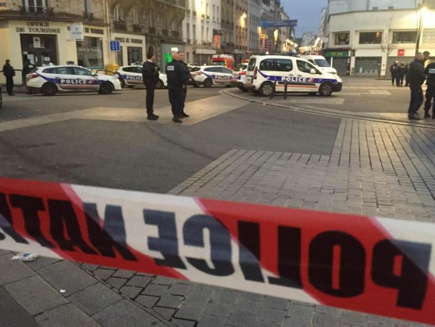 Blitz a Saint-Denis dopo attacchi di venerdì a Parigi